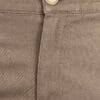 Detaljan prikaz zimskih muških keper pantalona regular fit, braon boje sa dugmetom. Idealne pantalone za zimu.