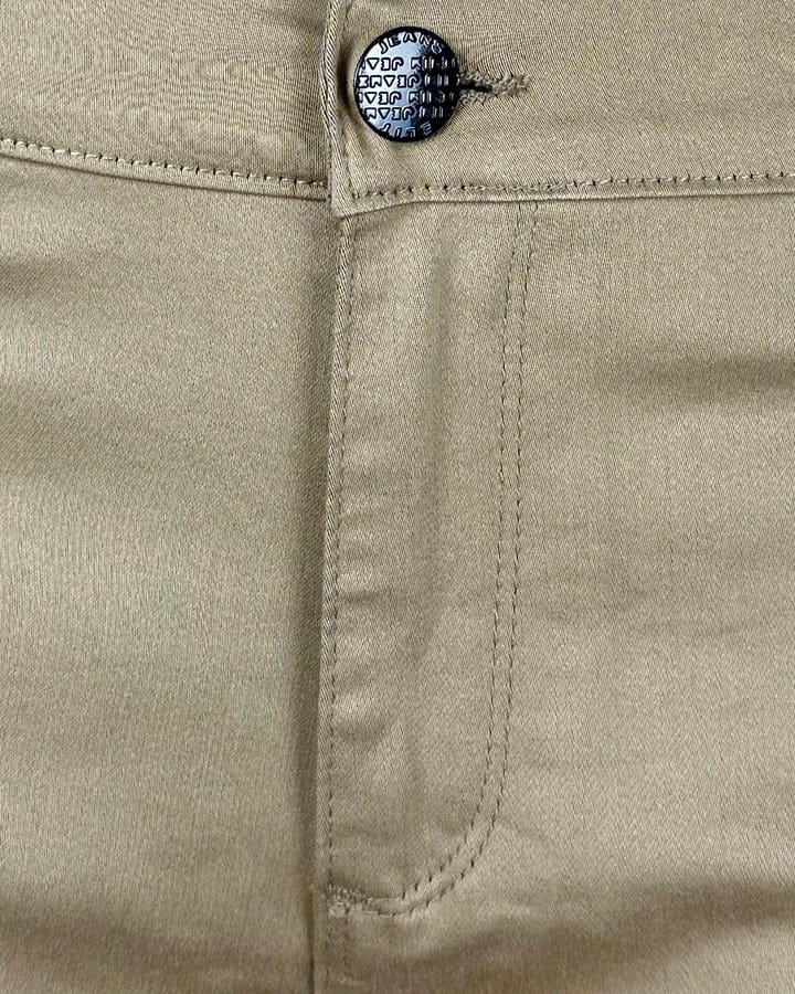 Ženske bež pantalone od kepera slika prednjeg dela