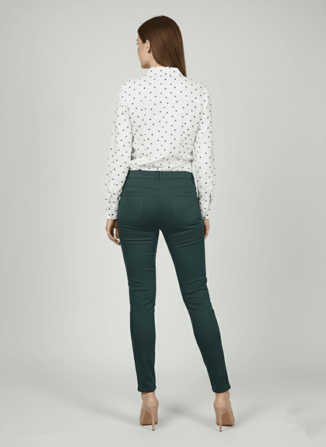 Ženske maslinasto zelene pantalone Ženske maslinasto zelene pantalone od kepera na manakenki