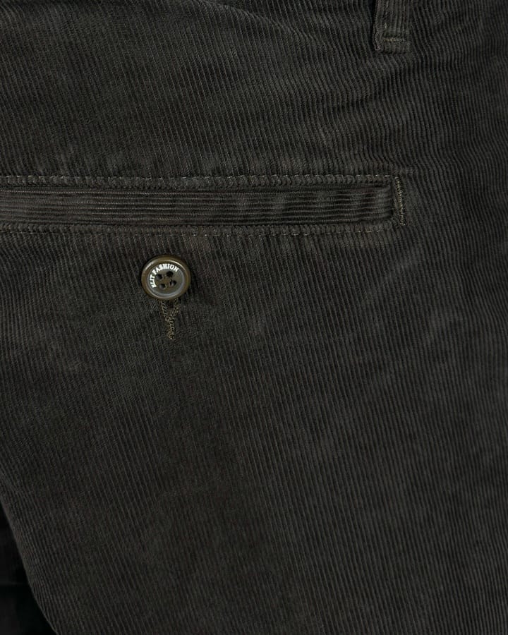 Elegantna braon muška pantalona od somota, slika na manakenu Elegantna muška pantalona od somota, slika zadnjeg dzepa